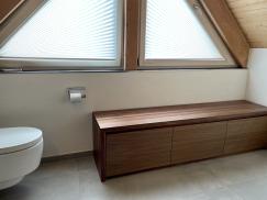 Sitzbank mit Auszügen, Nußbaum massiv