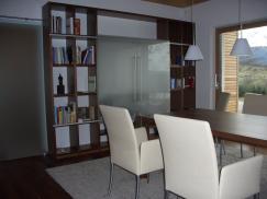 Wohnwand, Nußbaum furniert mit Glasschieber