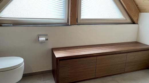 Sitzbank mit Auszügen, Nußbaum massiv
