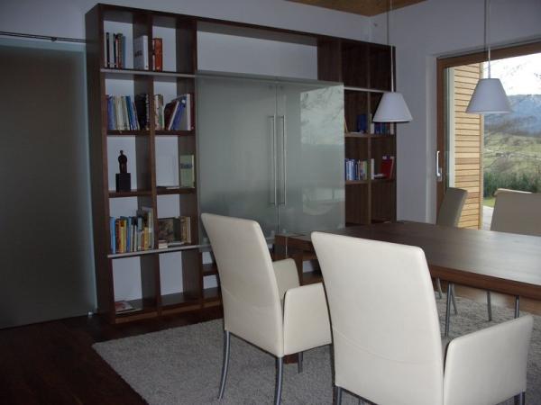 Wohnwand, Nußbaum furniert mit Glasschieber