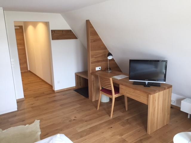Hotelzimmer, Wildeiche geölt, Schreibtisch