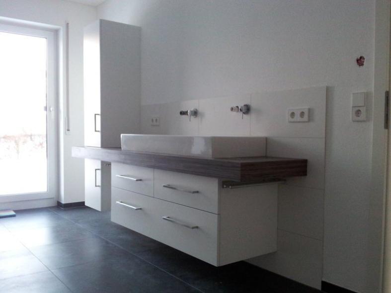 Waschtischplatte, HPL-belegt, Unterschrank und Hochschrank beschichtet