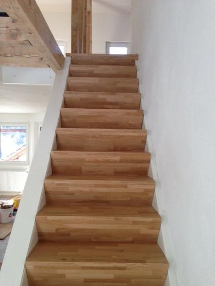 Aufgesattelte massive Treppenstufen 2